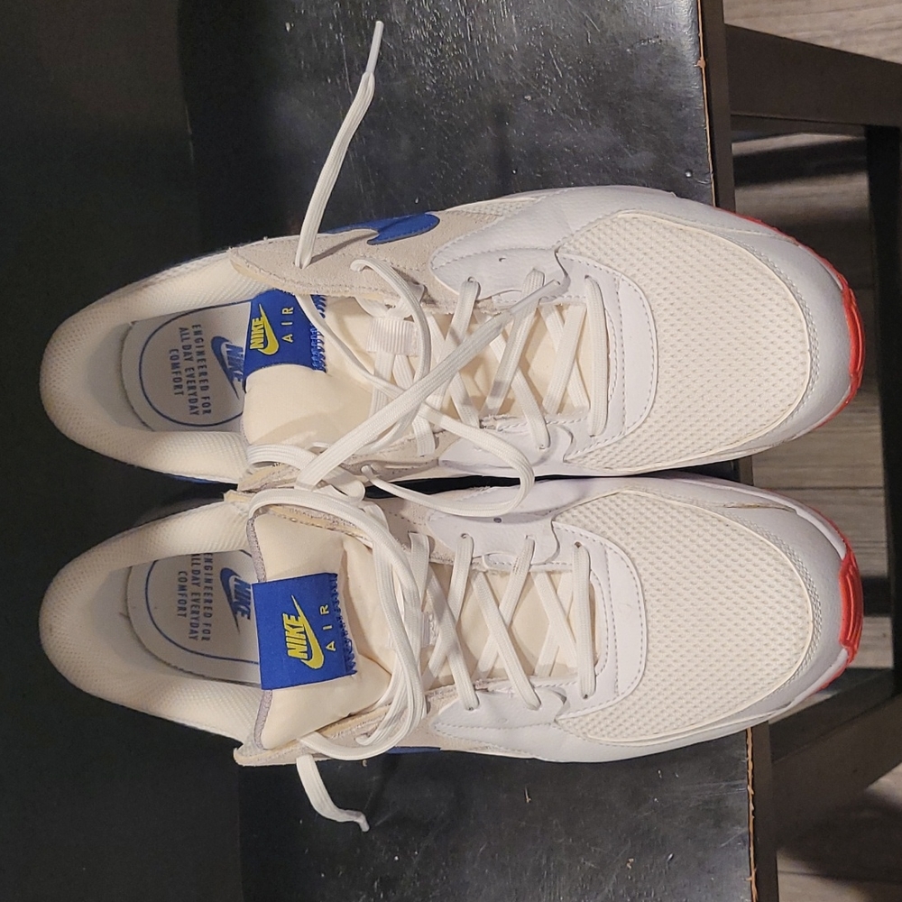 Almost new men's  Nike sneakers.